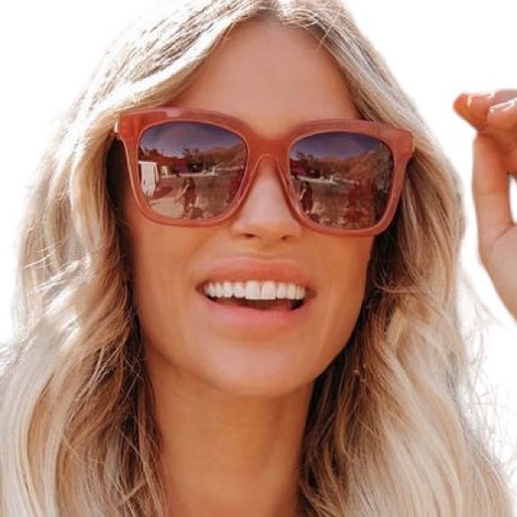 DIFF Bella Sunglasses Oyster Pink Frames Rose Gradient Lenses DIFF x VICI Collab - Picture 2 of 14